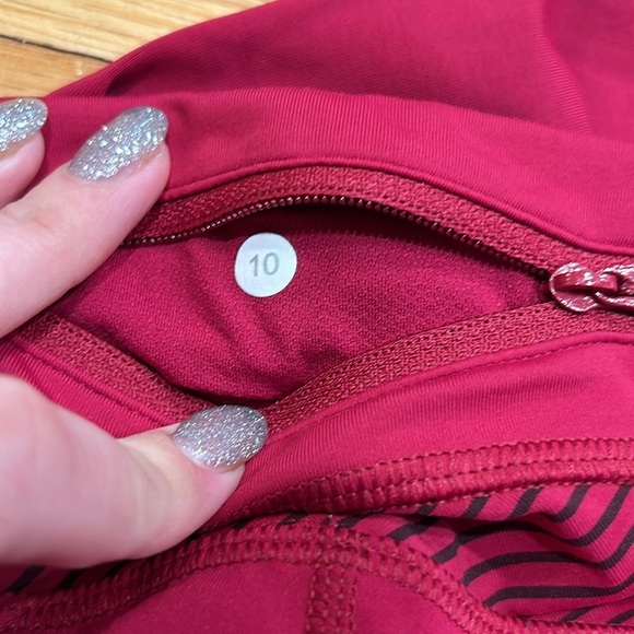 Lululemon Run: Inspire Crop II Bumble Berry / Hyper Stripe Bordeaux size 10 - Picture 5 of 6